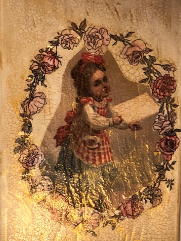 Lille antik pige - Håndlavet på gamle smørebræt